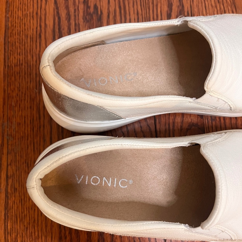 Vionic Kearny Womens 9 Cream Leather Metallic Silver Slip On Platform Sneakers - Picture 6 of 11